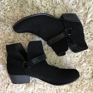 Daisy Fuentes Ankle Boots